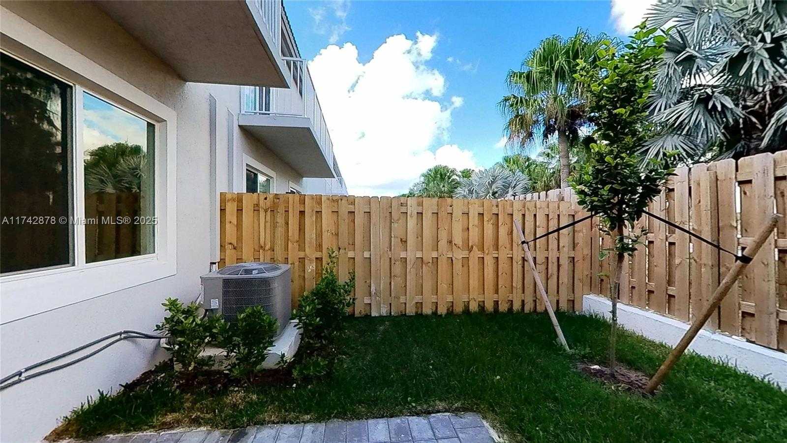 Small Image of 631 SOUTH EAST 13TH ST CIR, Homestead Number 31