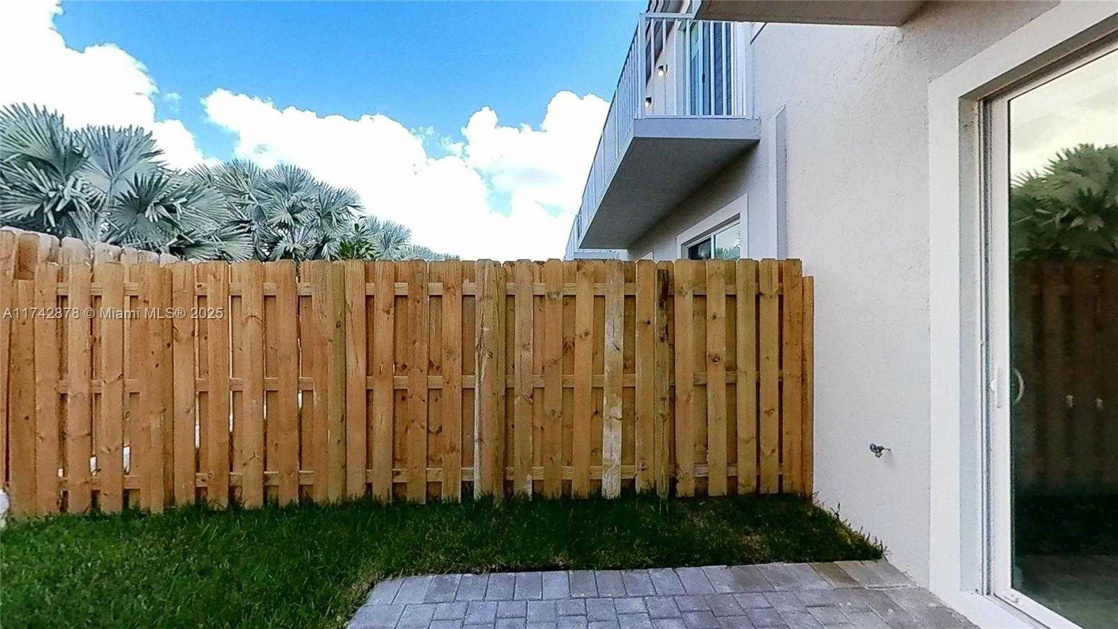 Small Image of 631 SOUTH EAST 13TH ST CIR, Homestead Number 32