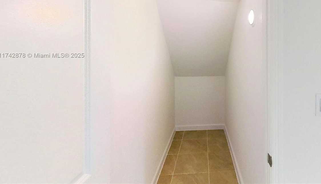 Small Image of 631 SOUTH EAST 13TH ST CIR, Homestead Number 33