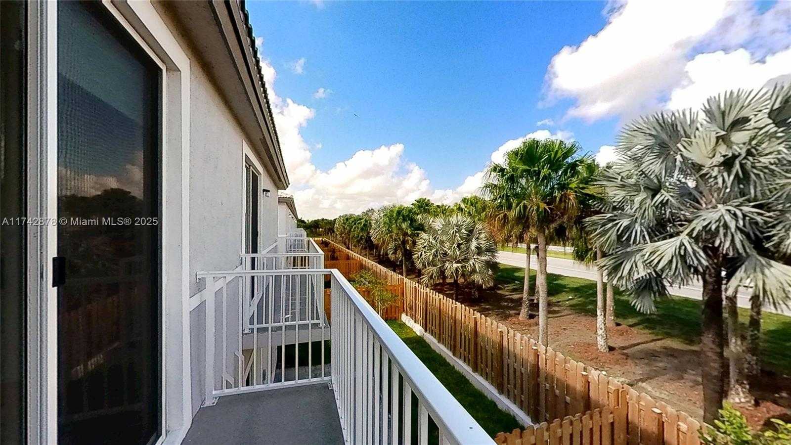 Small Image of 631 SOUTH EAST 13TH ST CIR, Homestead Number 35
