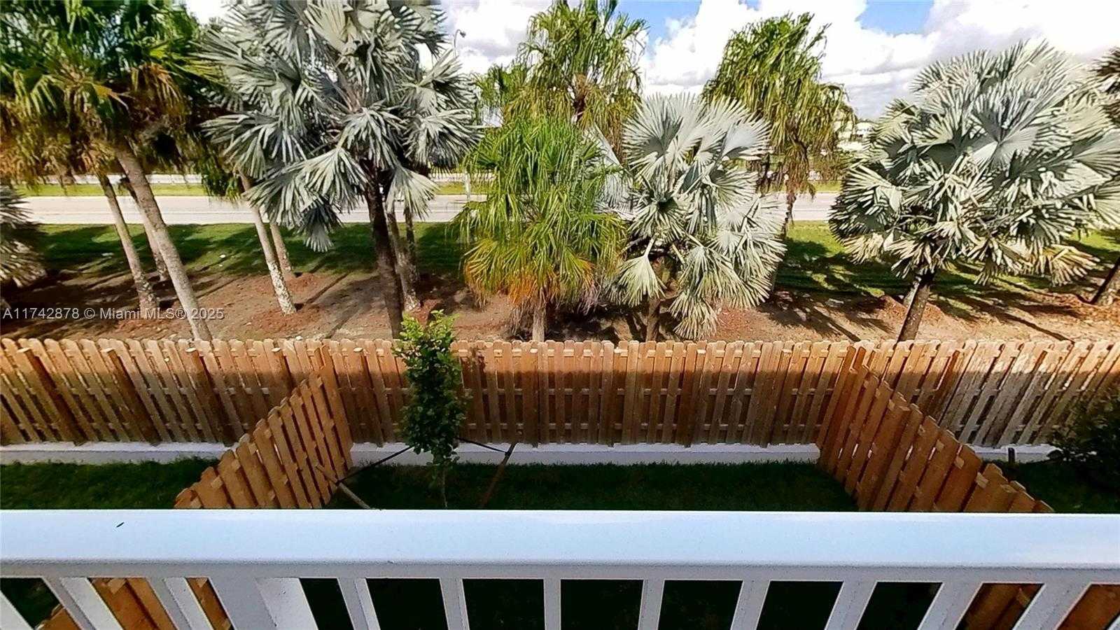 Small Image of 631 SOUTH EAST 13TH ST CIR, Homestead Number 36