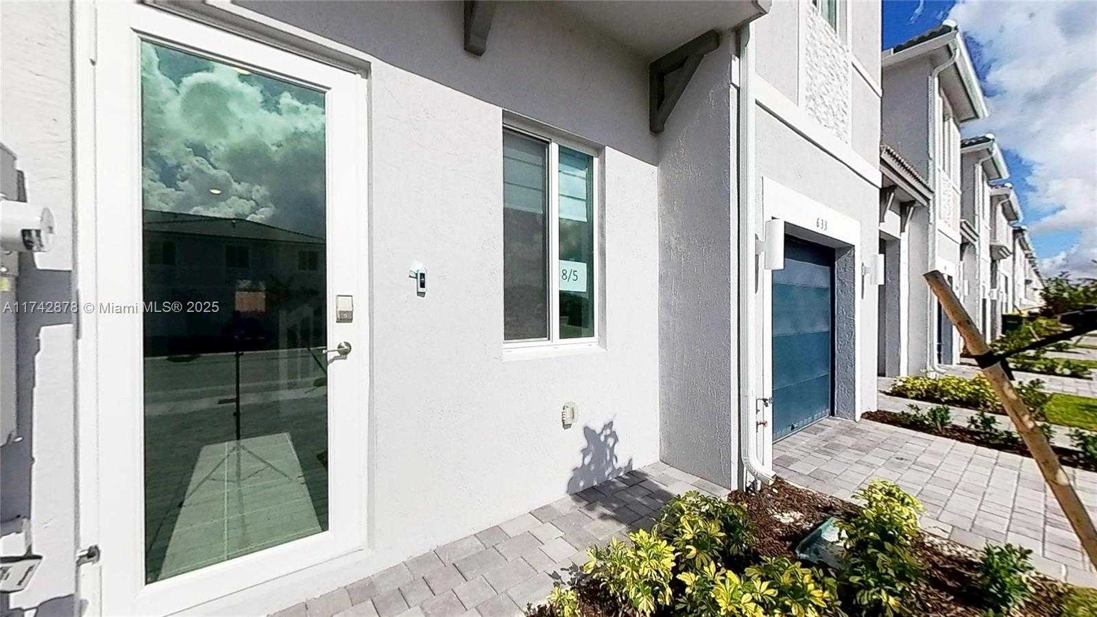 Small Image of 631 SOUTH EAST 13TH ST CIR, Homestead Number 4