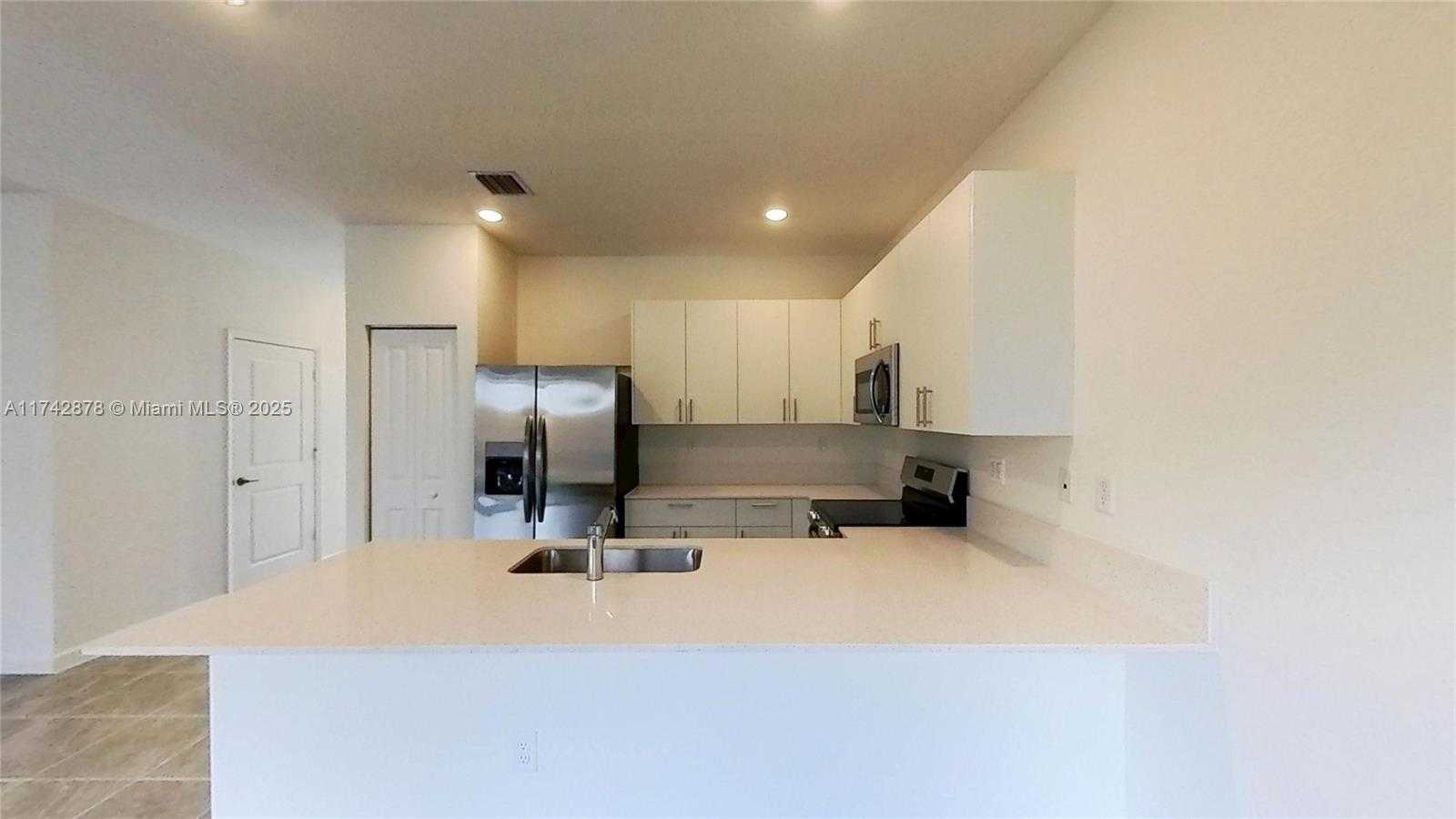Small Image of 631 SOUTH EAST 13TH ST CIR, Homestead Number 9