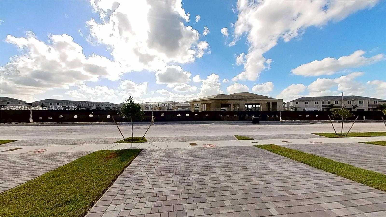Small Image of 659 SOUTH EAST 13TH ST CIR, Homestead Number 34