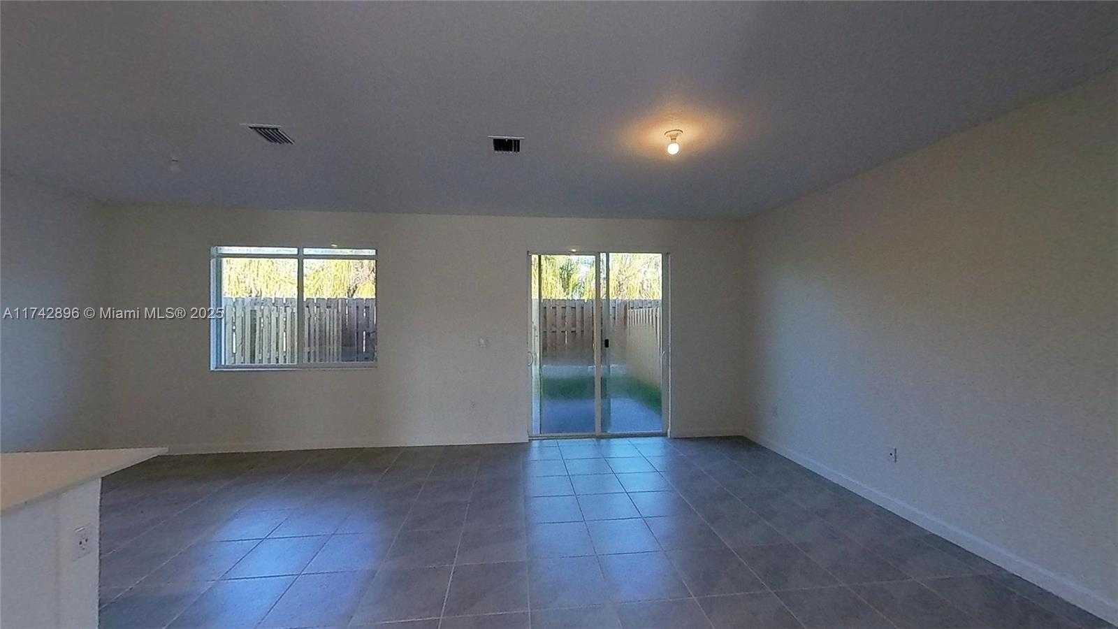 Small Image of 659 SOUTH EAST 13TH ST CIR, Homestead Number 4