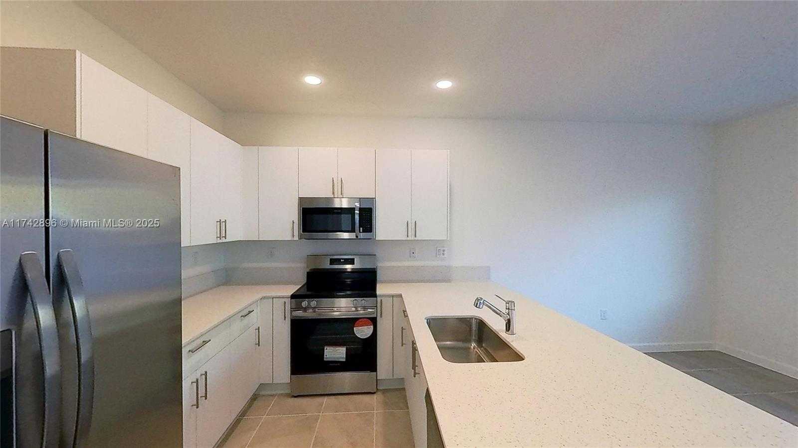 Small Image of 659 SOUTH EAST 13TH ST CIR, Homestead Number 6