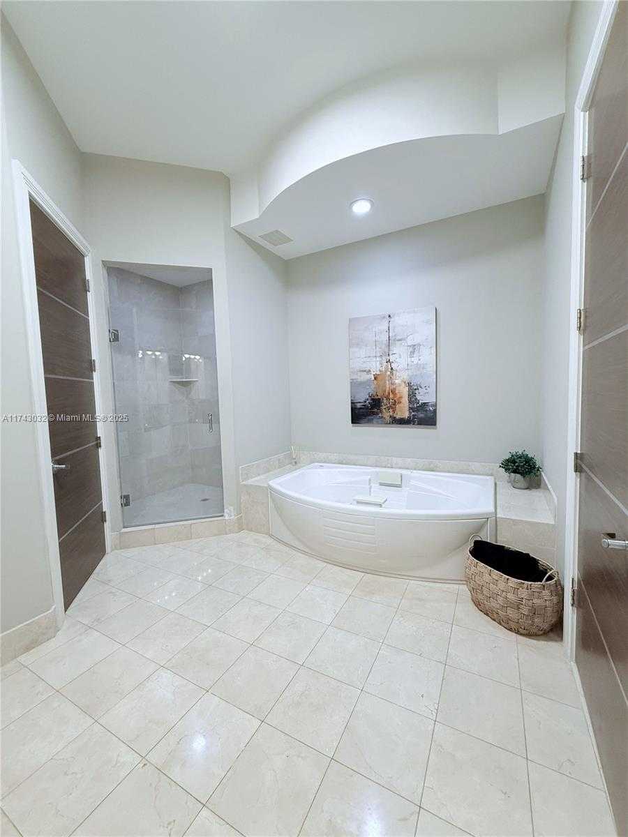 Small Image of Trump Palace, 18101 Collins Ave, Sunny Isles Beach, FL 33160, USA Number 13