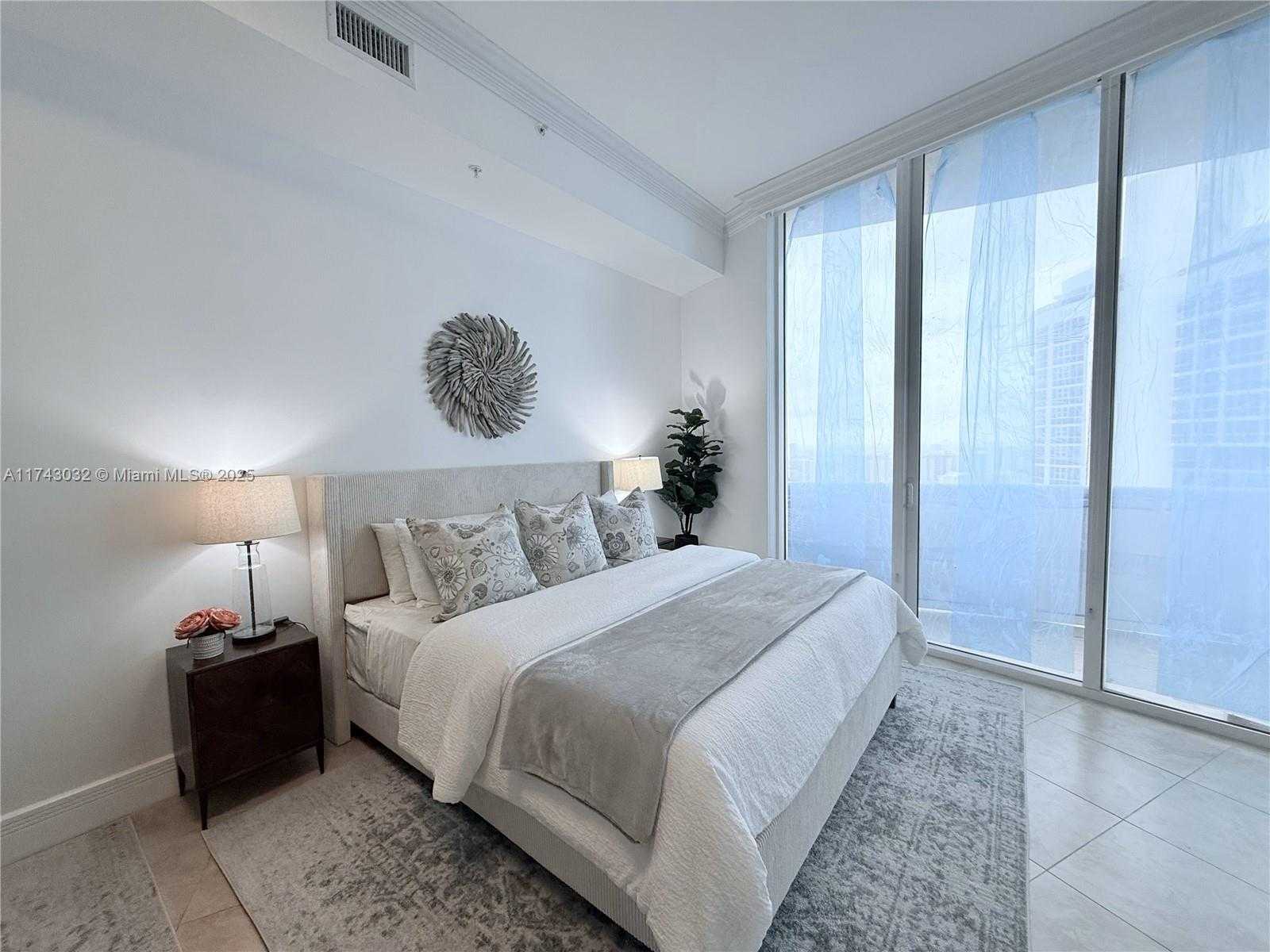 Small Image of Trump Palace, 18101 Collins Ave, Sunny Isles Beach, FL 33160, USA Number 9