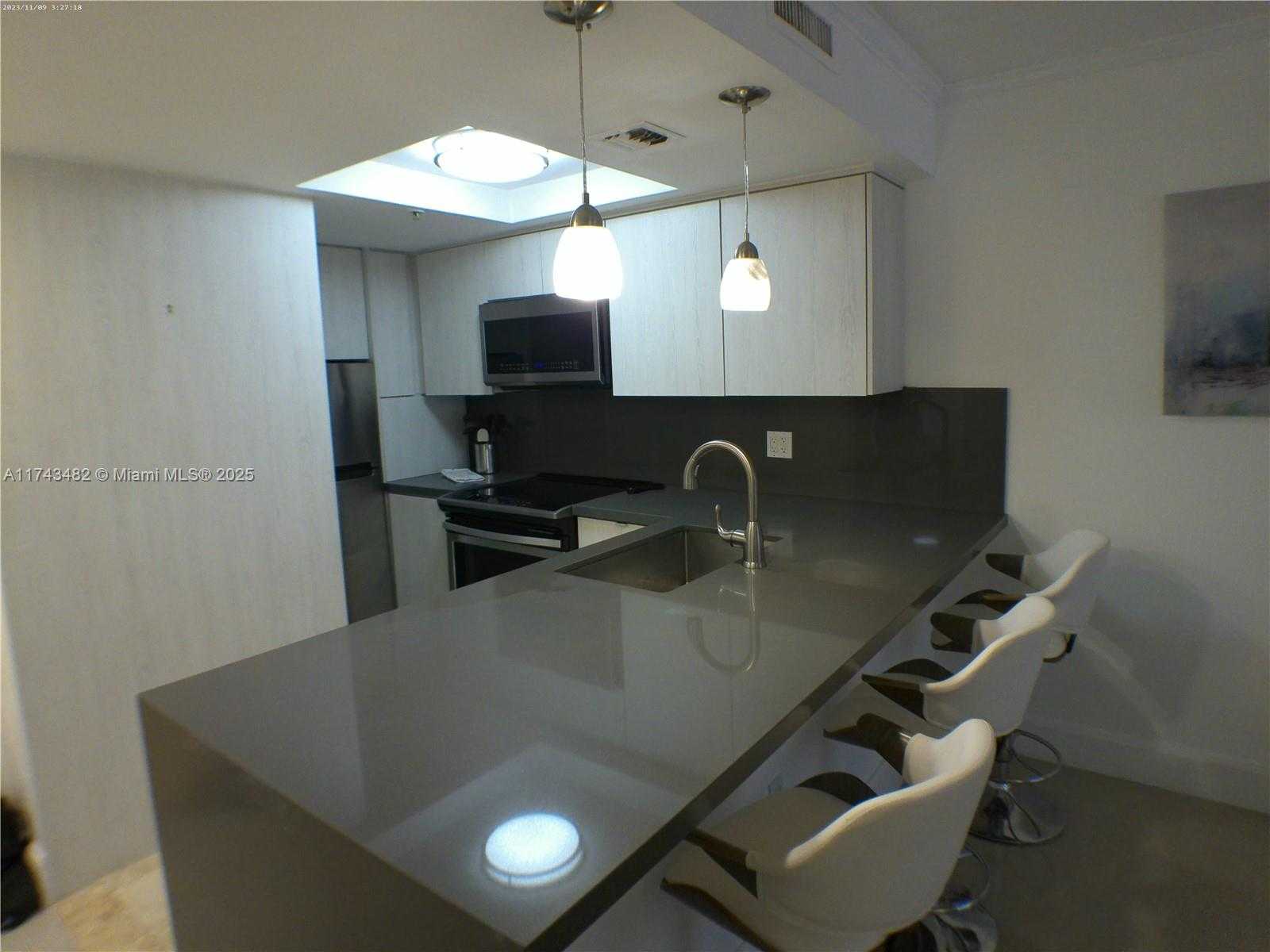 Small Image of 2951 SOUTH BAYSHORE DR #716, Miami Number 22