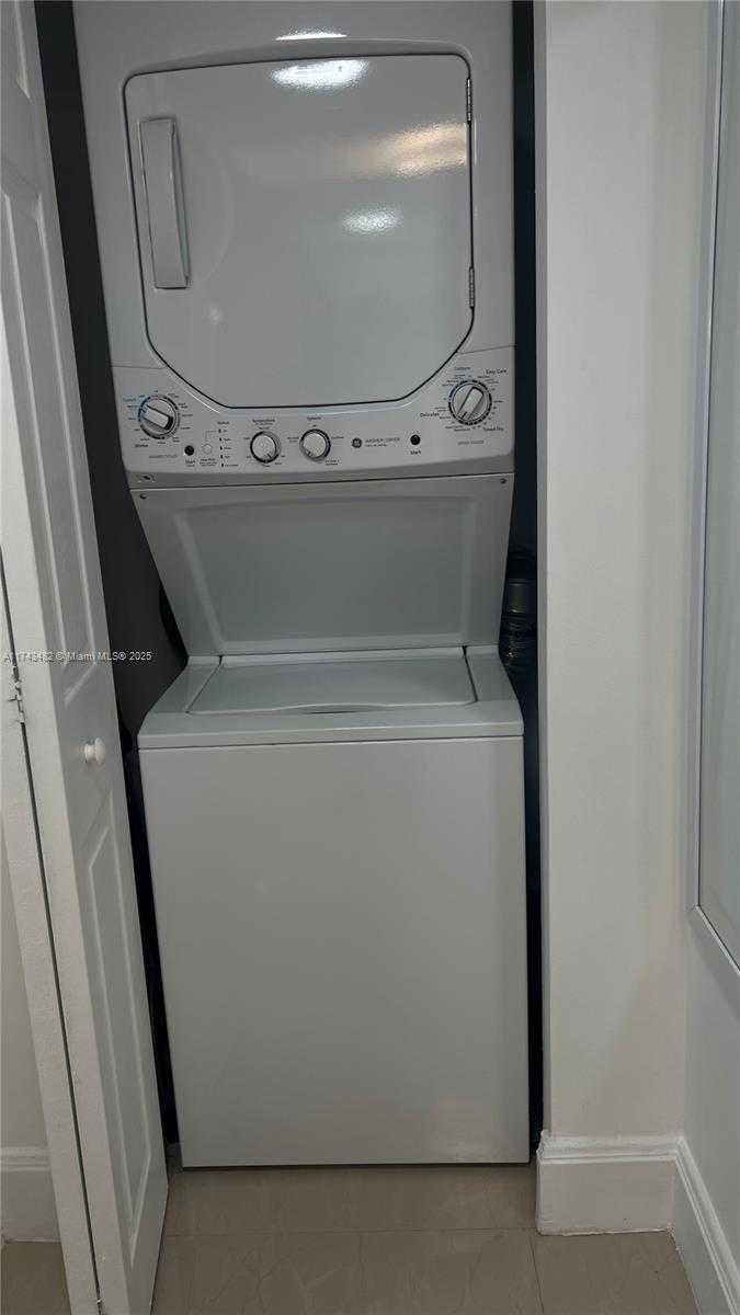 Small Image of 2951 SOUTH BAYSHORE DR #716, Miami Number 28