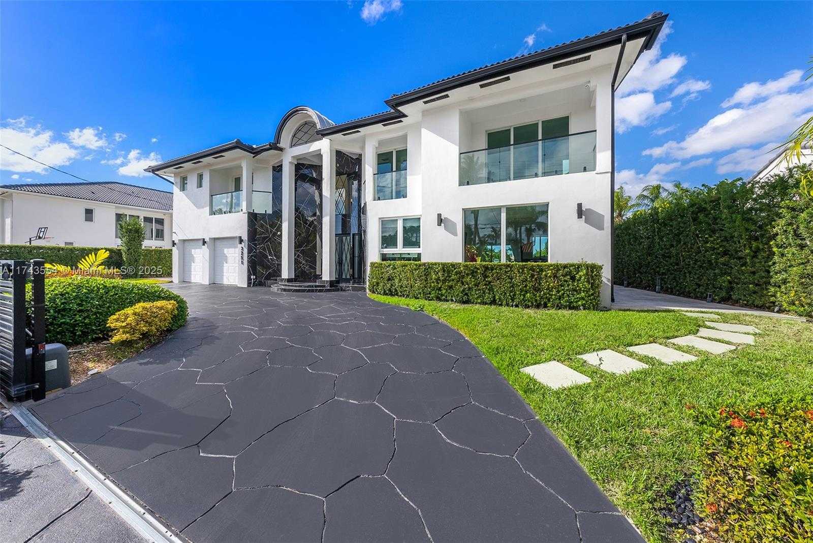 Small Image of 3251 NORTH EAST 164TH ST, North Miami Beach Number 2