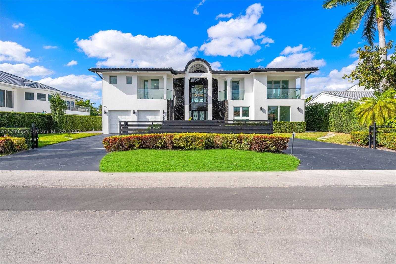Small Image of 3251 NORTH EAST 164TH ST, North Miami Beach Number 3