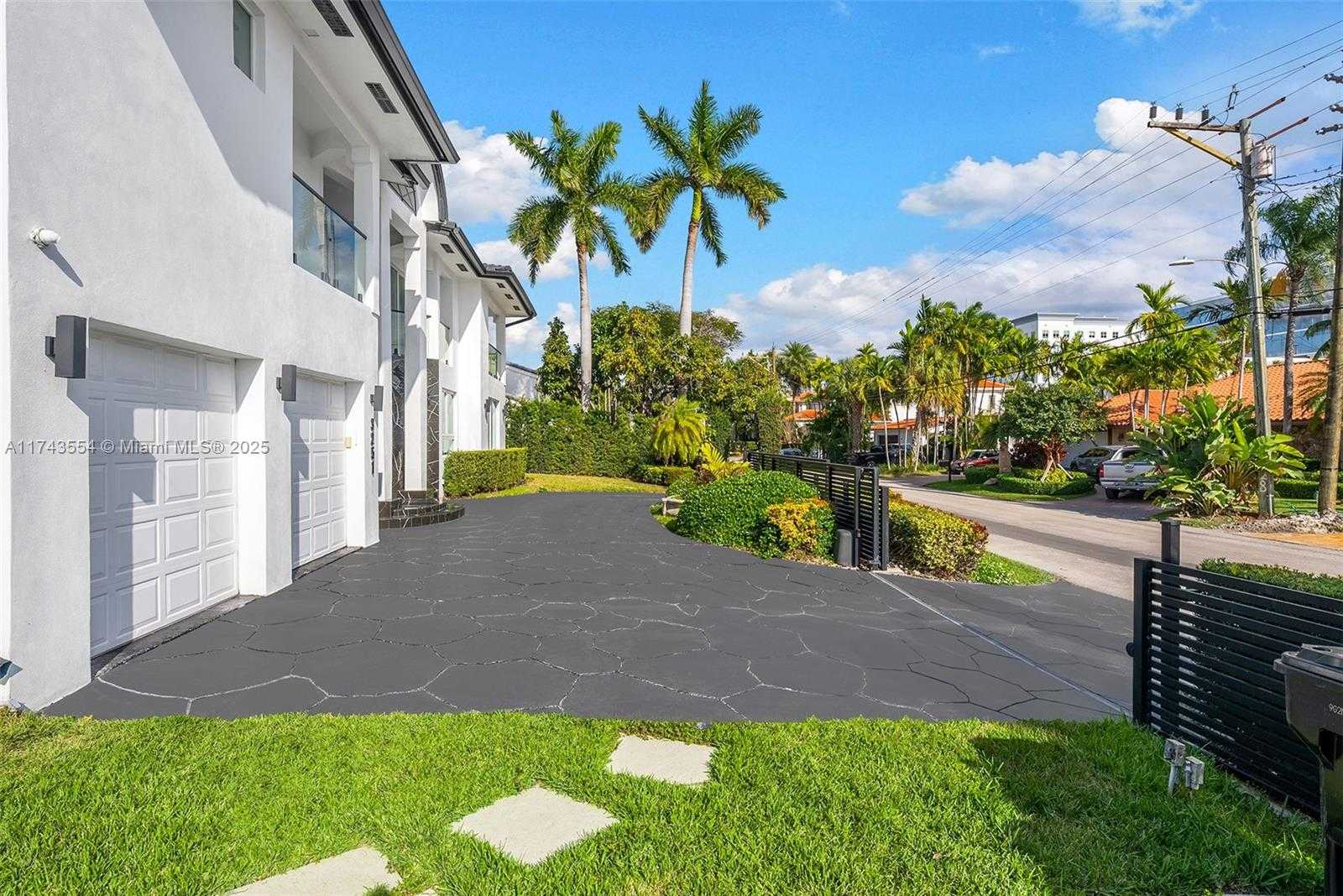 Small Image of 3251 NORTH EAST 164TH ST, North Miami Beach Number 4