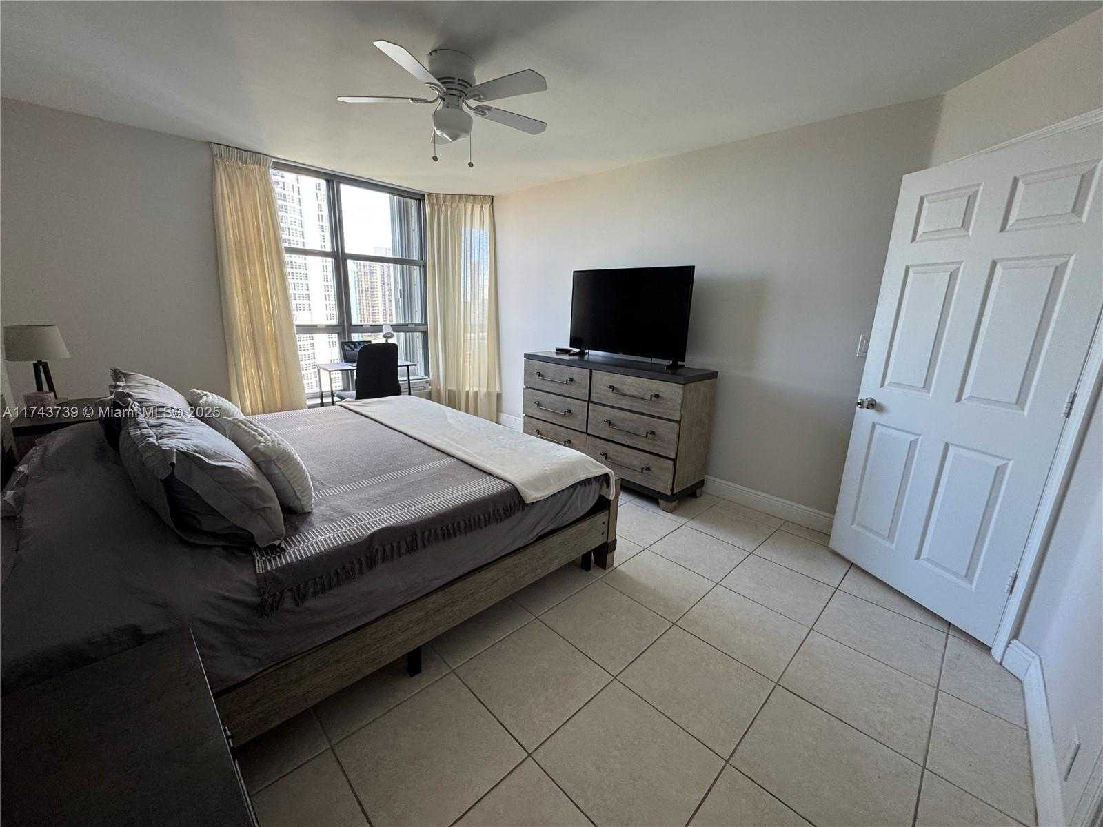 Small Image of 3530 MYSTIC POINTE DR #1907, Aventura Number 15