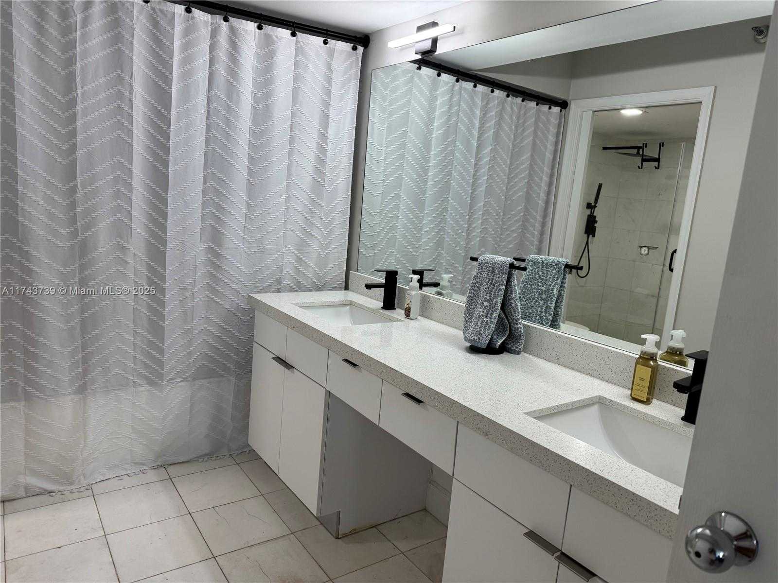 Small Image of 3530 MYSTIC POINTE DR #1907, Aventura Number 16