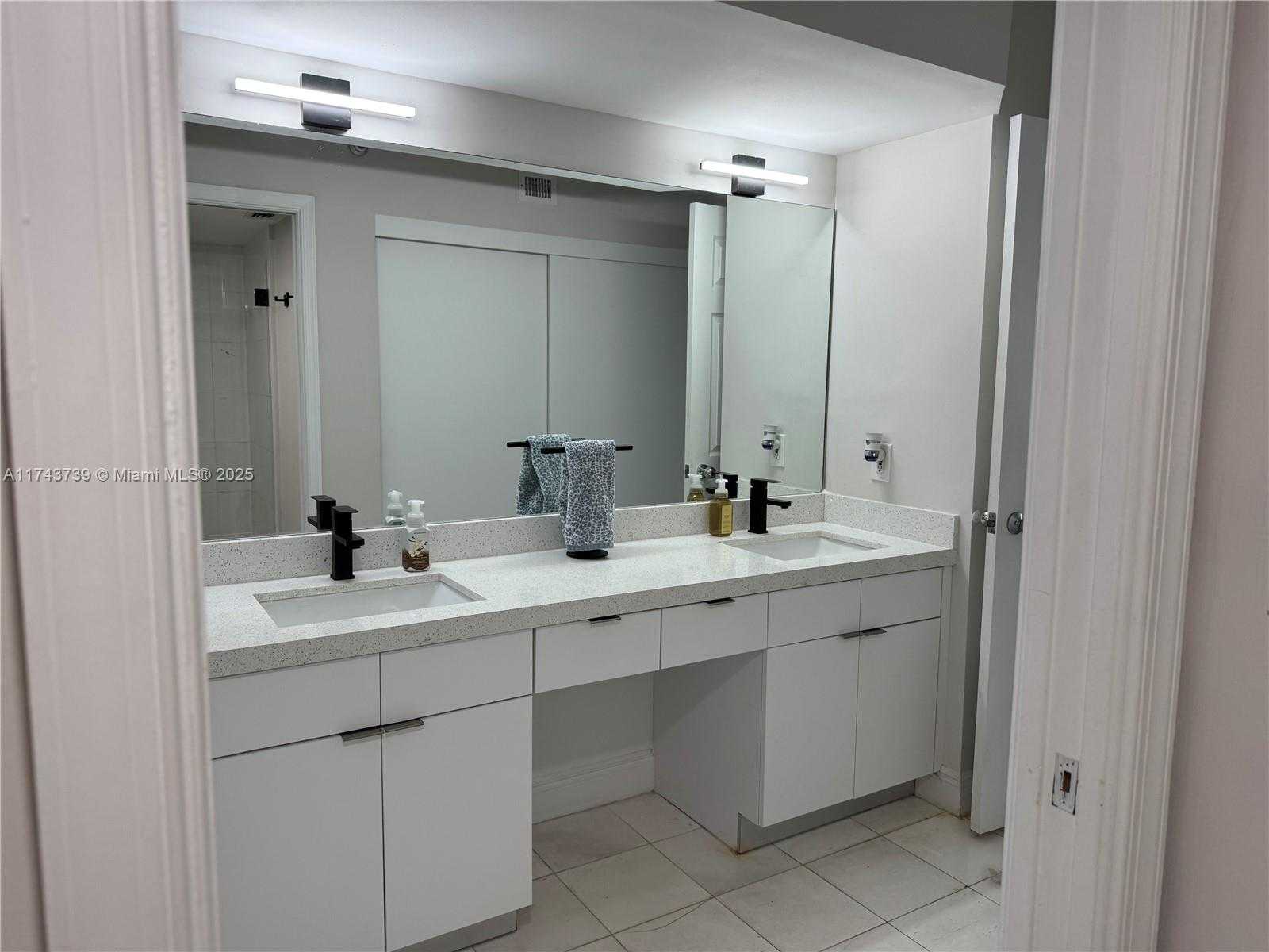 Small Image of 3530 MYSTIC POINTE DR #1907, Aventura Number 17