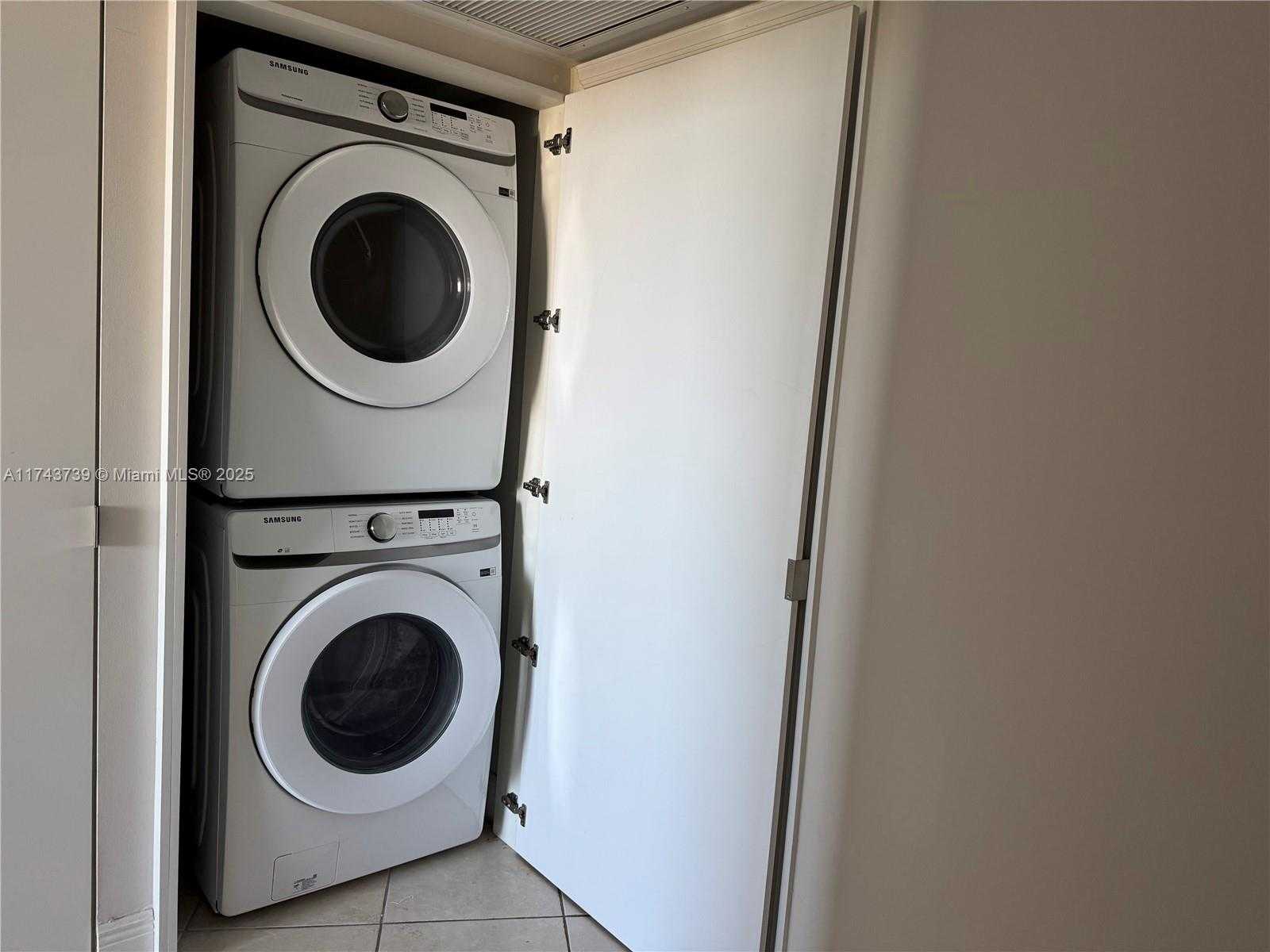 Small Image of 3530 MYSTIC POINTE DR #1907, Aventura Number 19