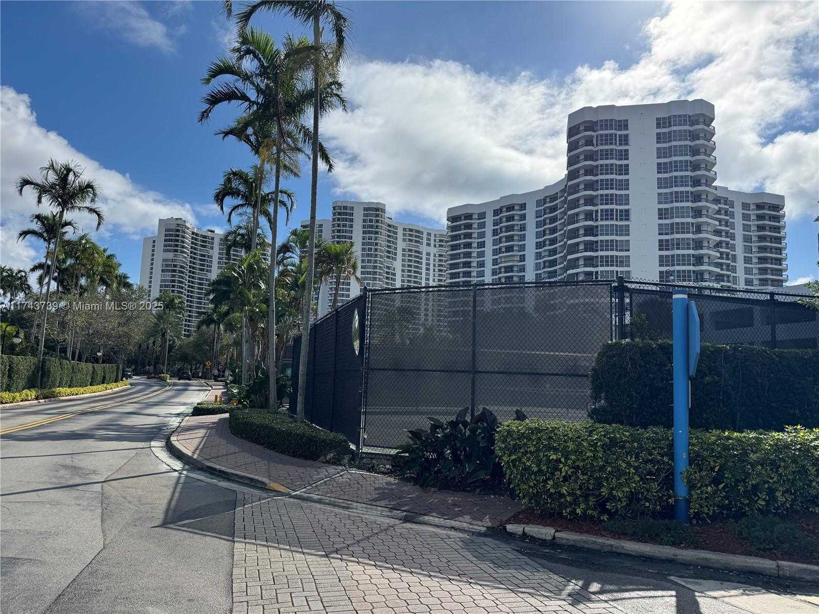 Small Image of 3530 MYSTIC POINTE DR #1907, Aventura Number 2