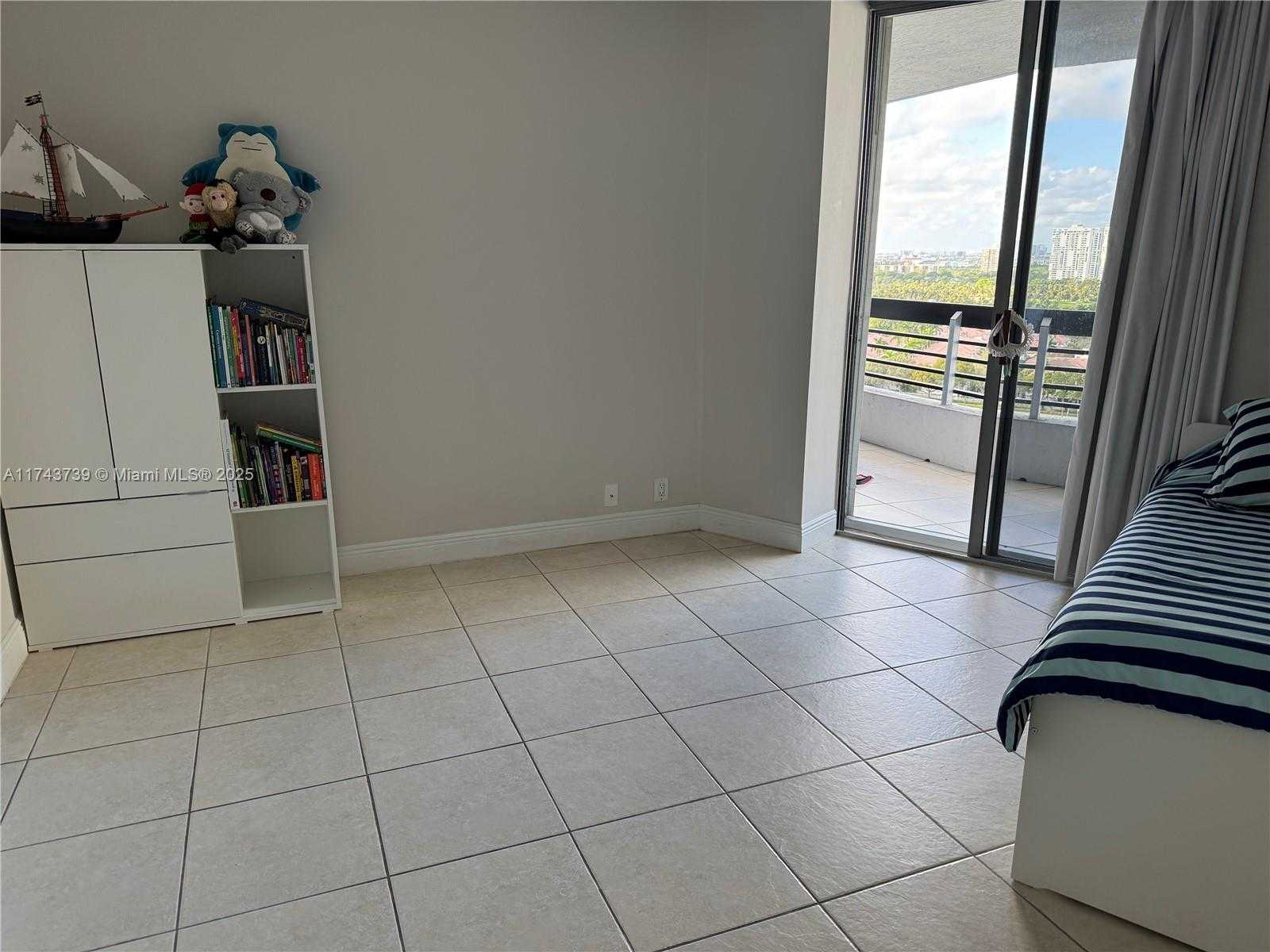 Small Image of 3530 MYSTIC POINTE DR #1907, Aventura Number 21