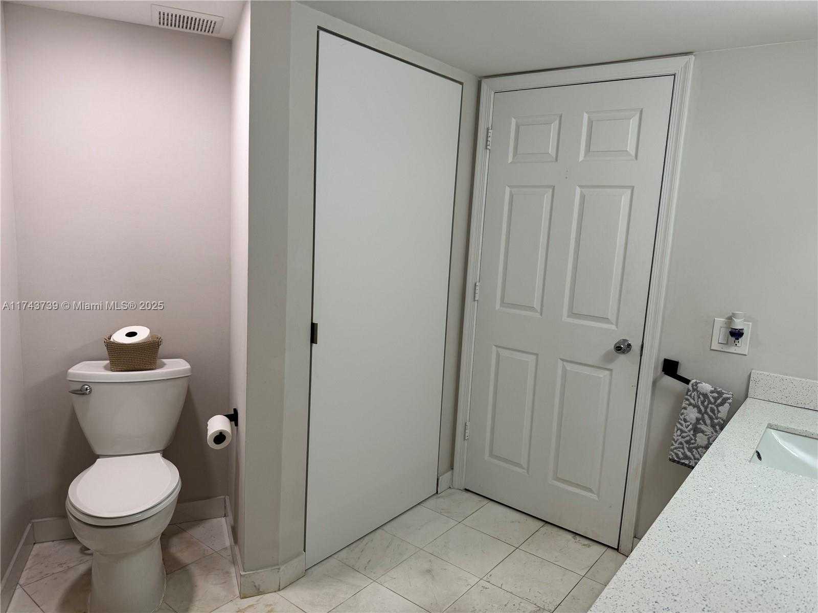 Small Image of 3530 MYSTIC POINTE DR #1907, Aventura Number 23