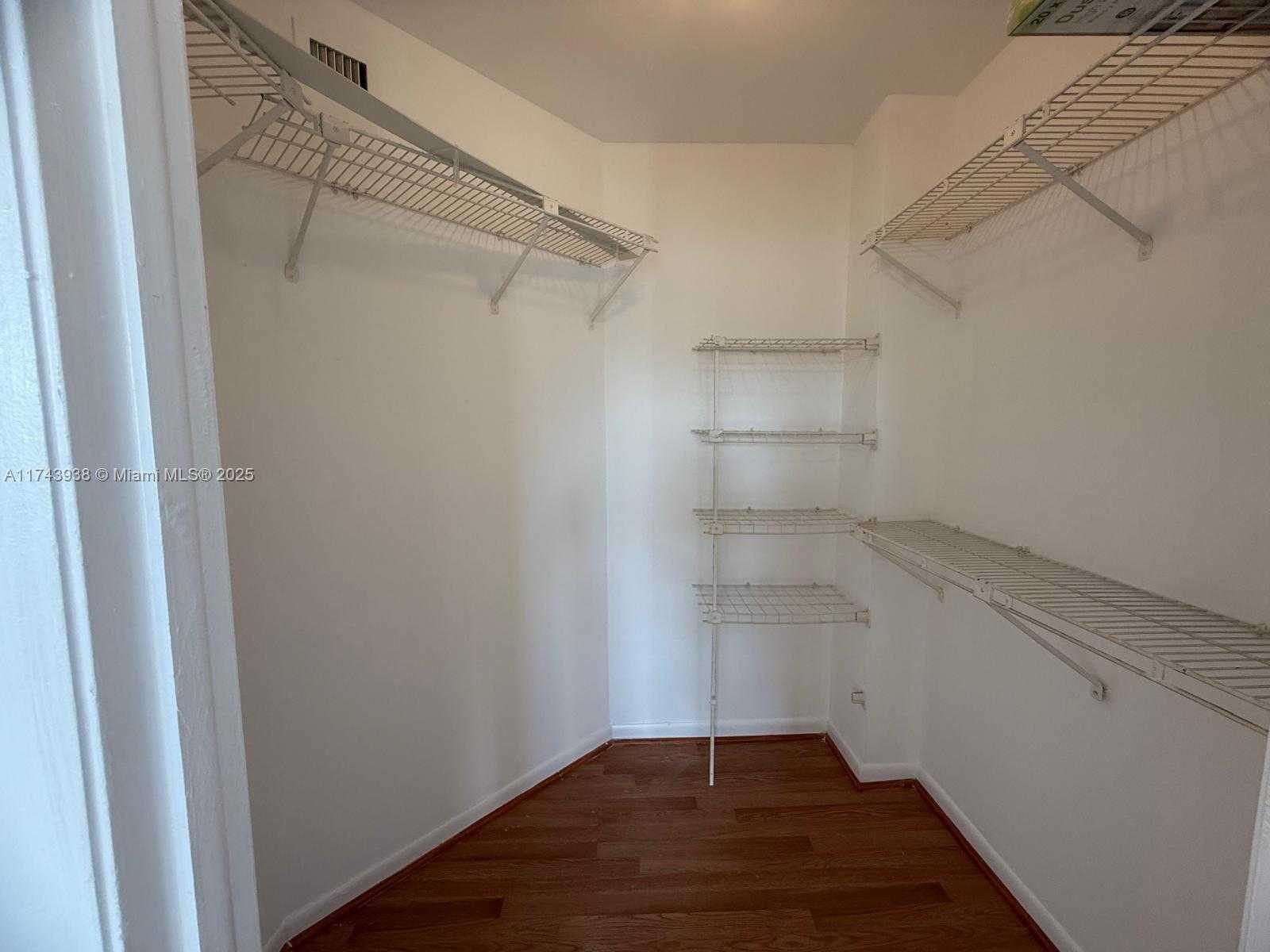 Small Image of 8290 LAKE DR #307, Doral Number 14