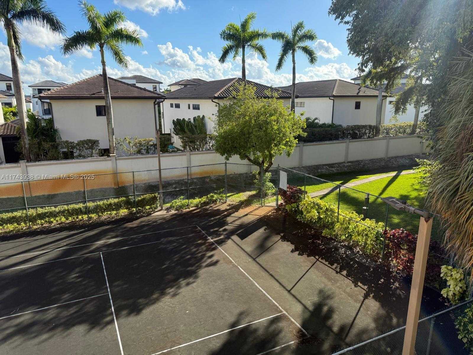 Small Image of 8290 LAKE DR #307, Doral Number 18
