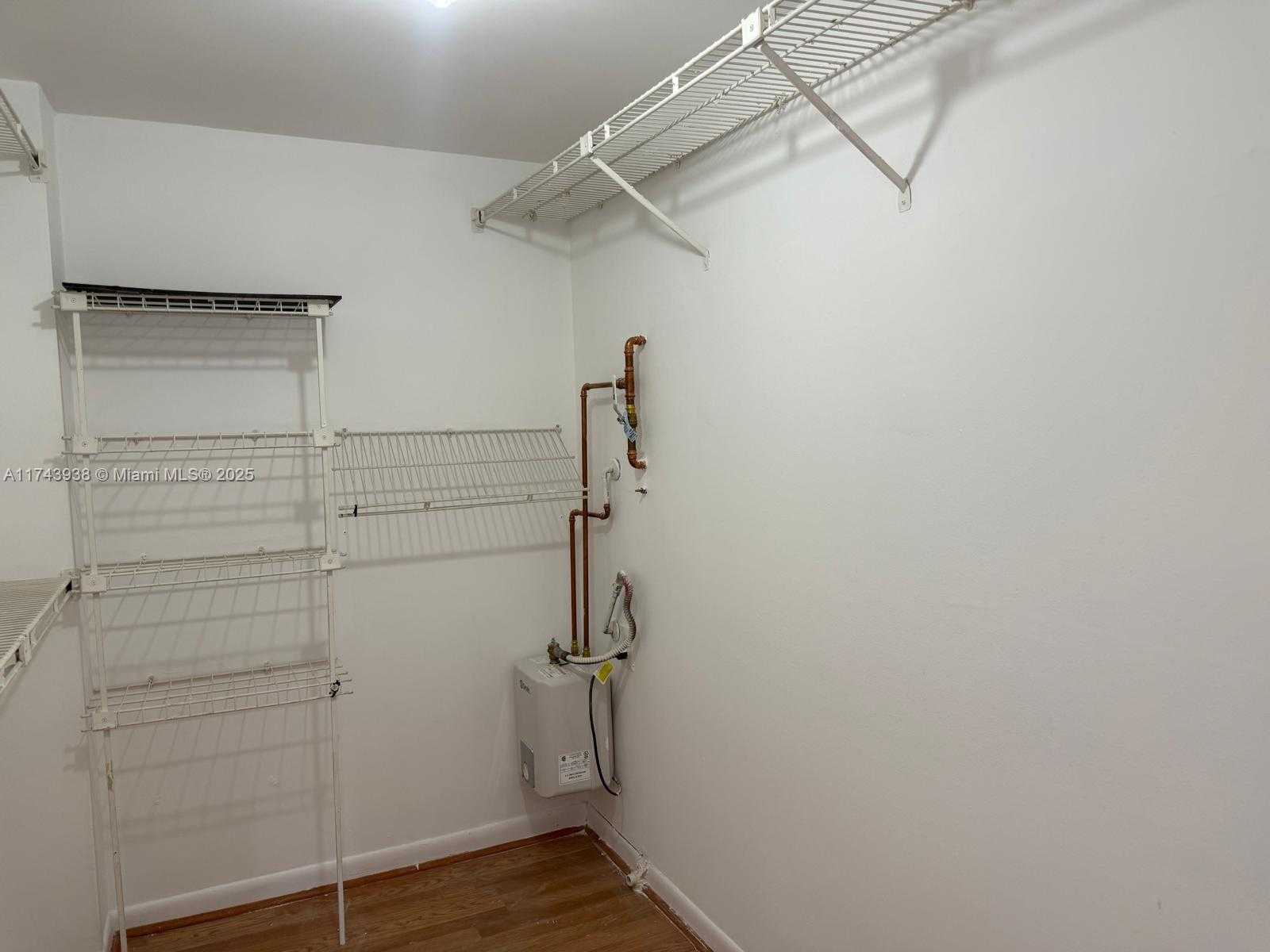 Small Image of 8290 LAKE DR #307, Doral Number 22