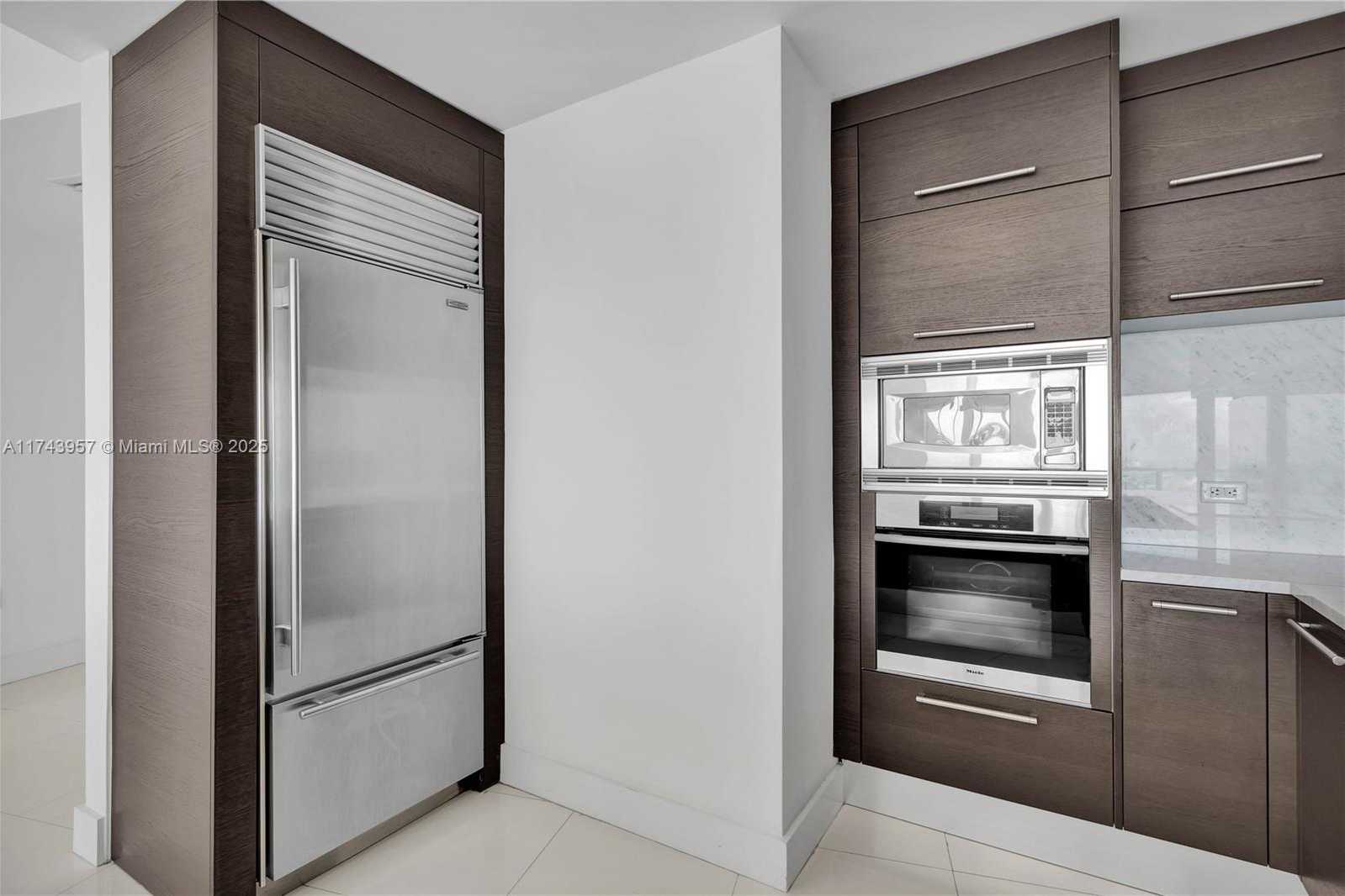 Small Image of 900 BISCAYNE BLVD #2206, Miami Number 14
