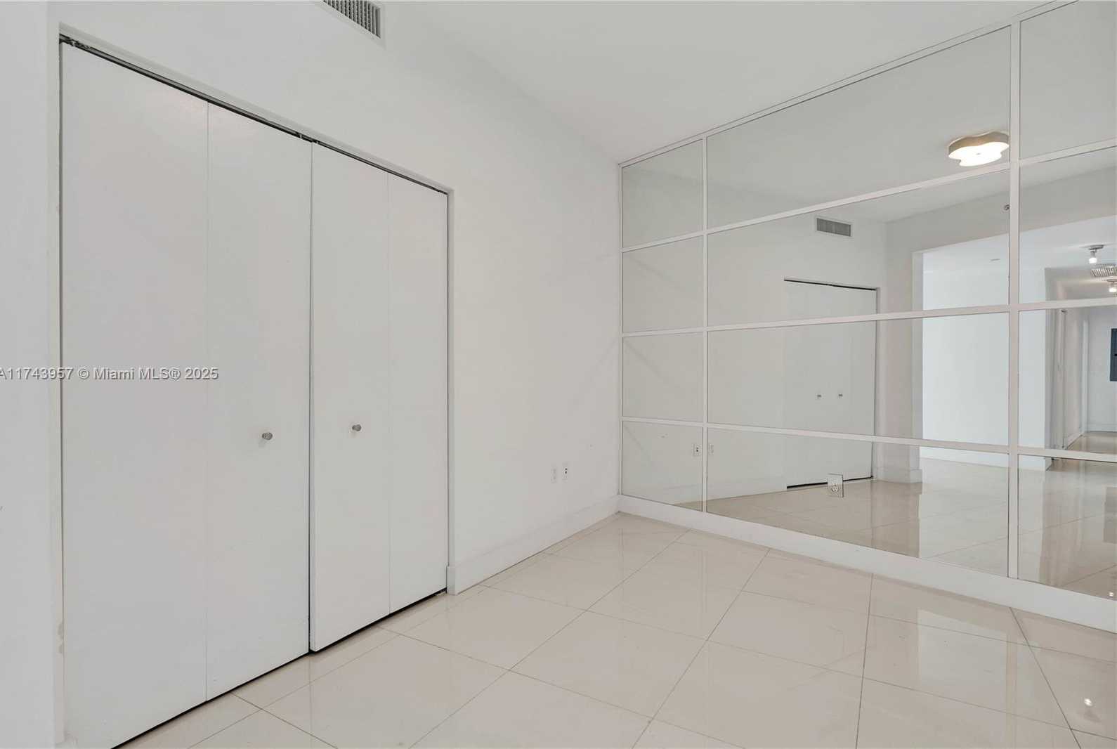 Small Image of 900 BISCAYNE BLVD #2206, Miami Number 18