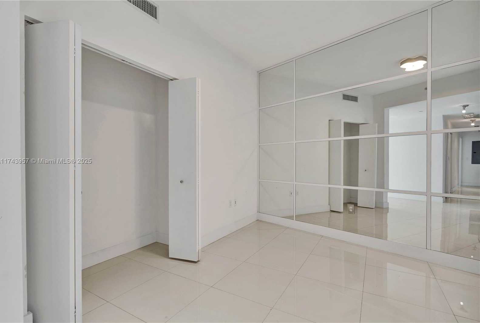 Small Image of 900 BISCAYNE BLVD #2206, Miami Number 19