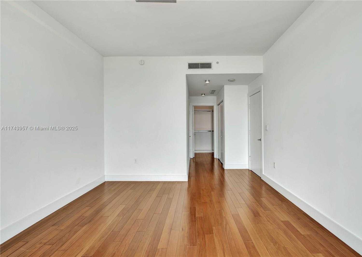 Small Image of 900 BISCAYNE BLVD #2206, Miami Number 22