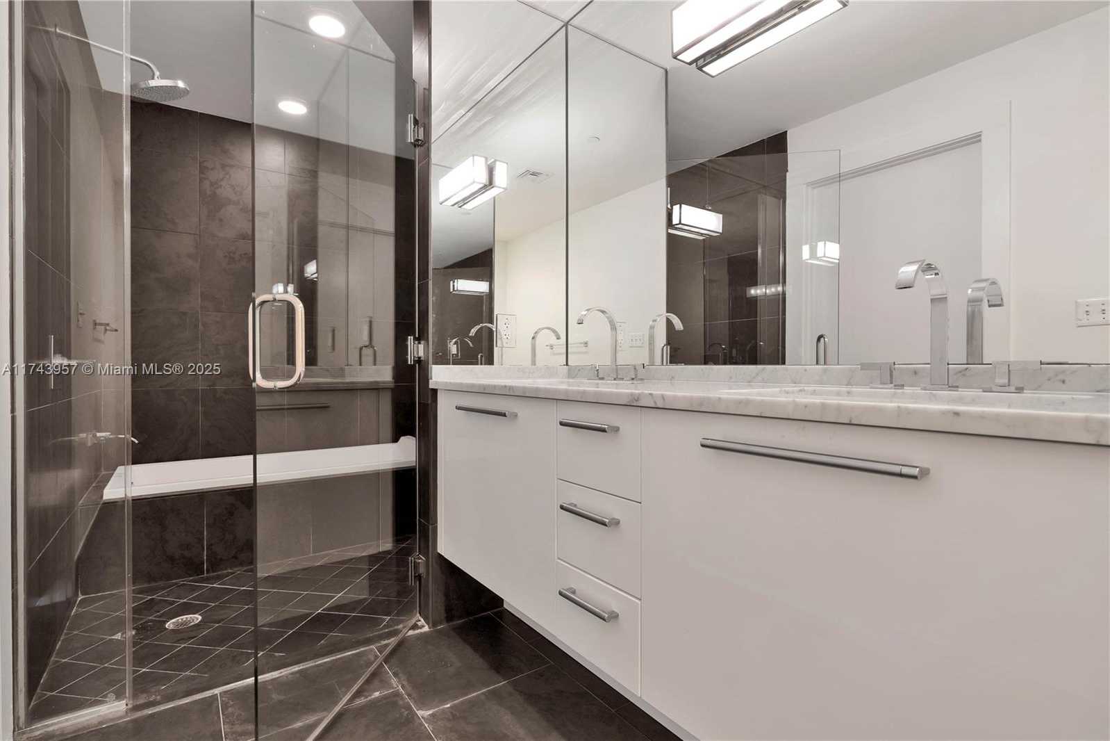 Small Image of 900 BISCAYNE BLVD #2206, Miami Number 24