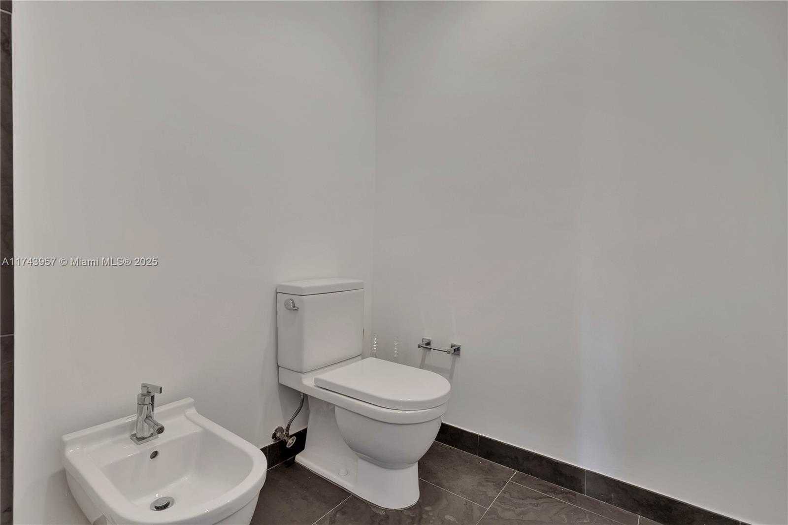 Small Image of 900 BISCAYNE BLVD #2206, Miami Number 25