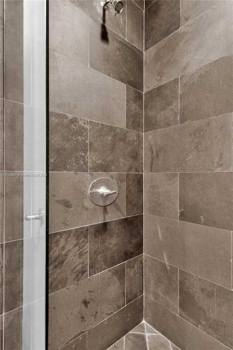 Small Image of 900 BISCAYNE BLVD #2206, Miami Number 31