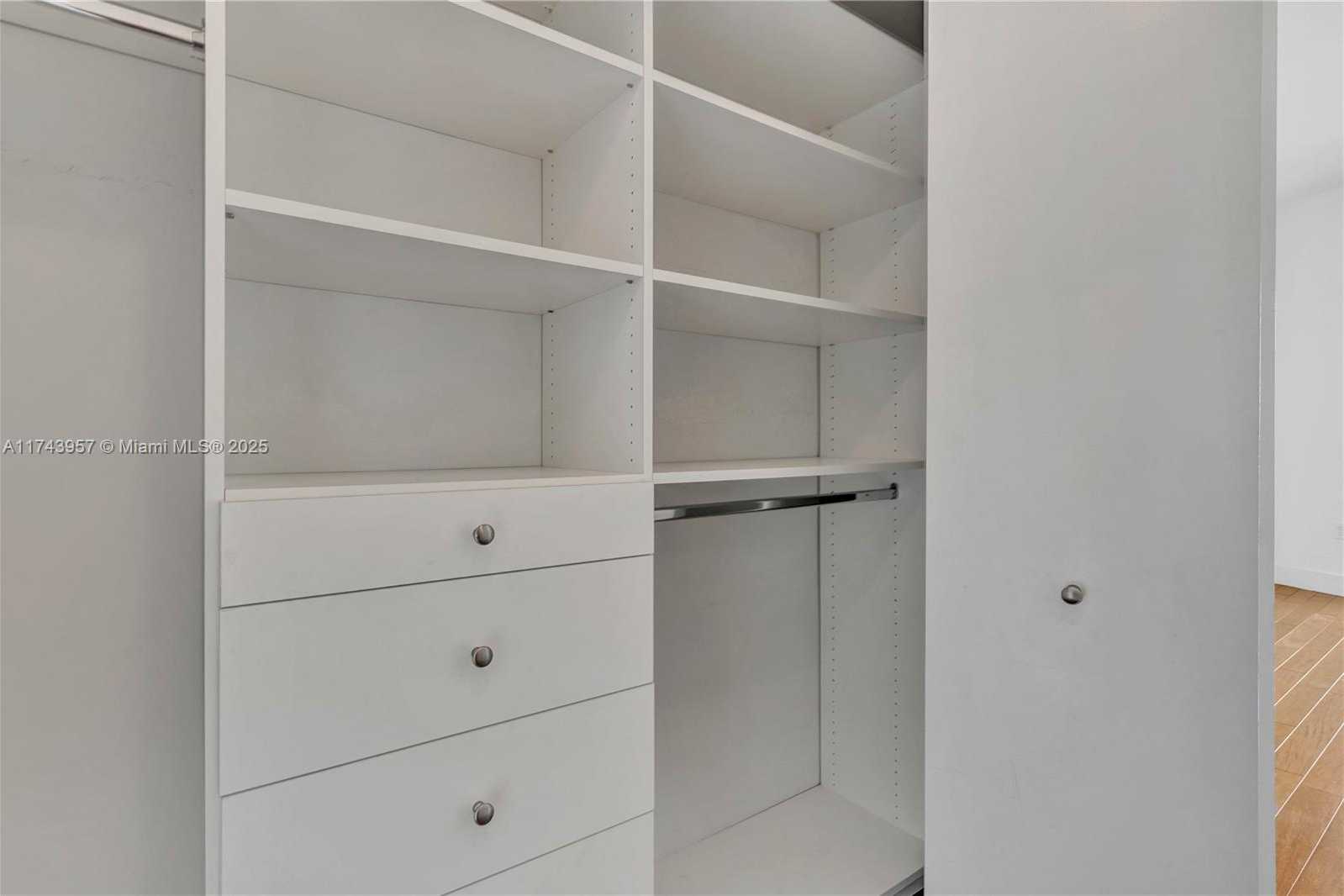 Small Image of 900 BISCAYNE BLVD #2206, Miami Number 32