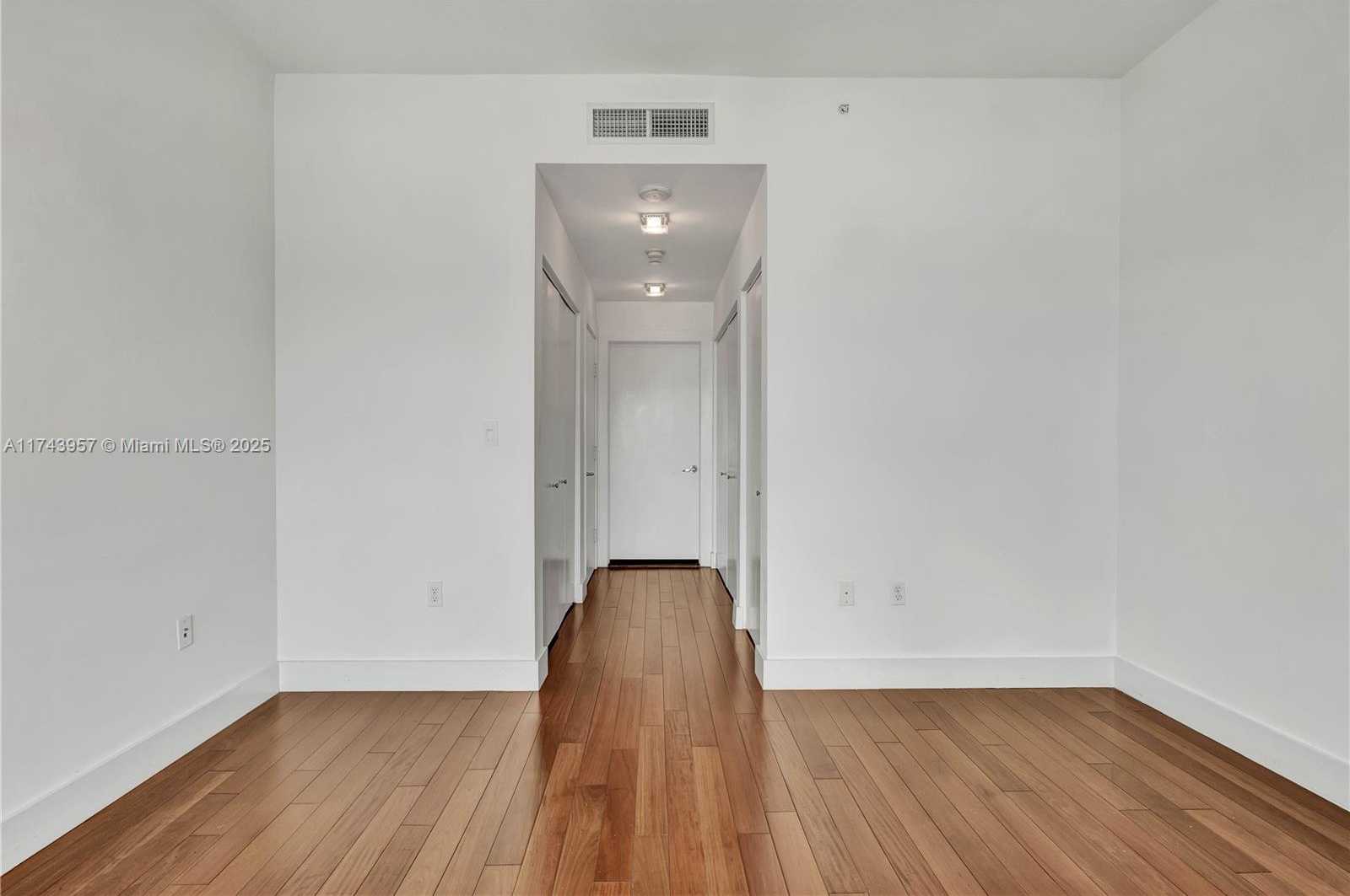 Small Image of 900 BISCAYNE BLVD #2206, Miami Number 35