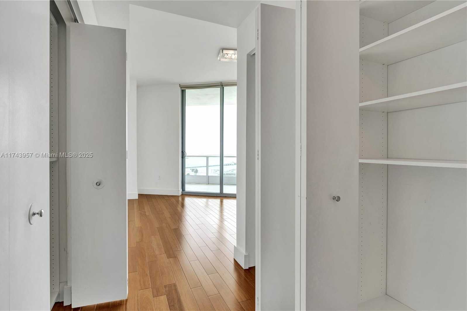 Small Image of 900 BISCAYNE BLVD #2206, Miami Number 37