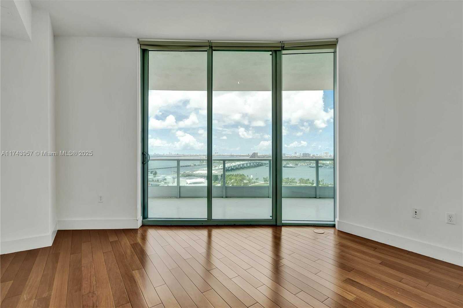 Small Image of 900 BISCAYNE BLVD #2206, Miami Number 38