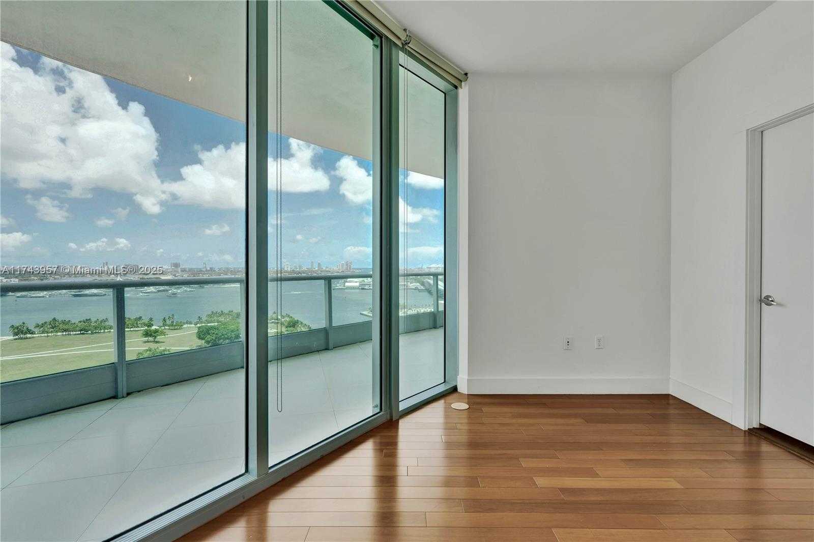 Small Image of 900 BISCAYNE BLVD #2206, Miami Number 39