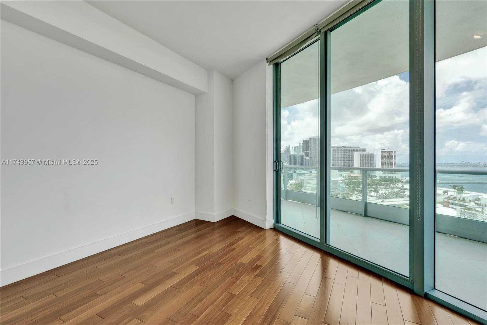 Small Image of 900 BISCAYNE BLVD #2206, Miami Number 40