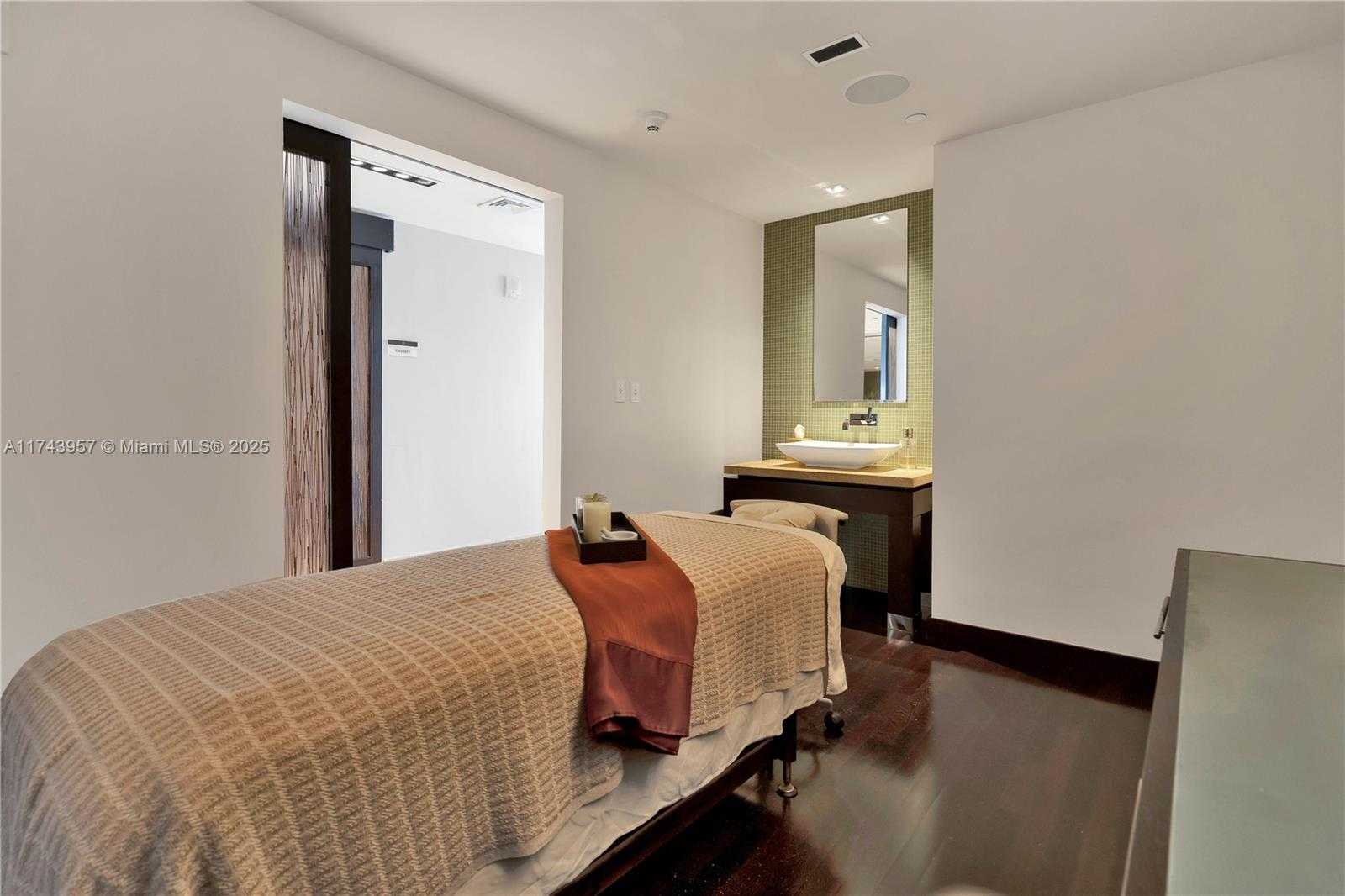 Small Image of 900 BISCAYNE BLVD #2206, Miami Number 61