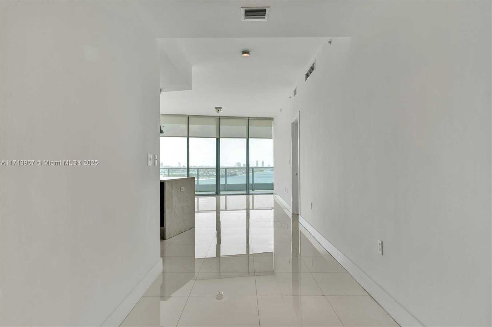 Small Image of 900 BISCAYNE BLVD #2206, Miami Number 9