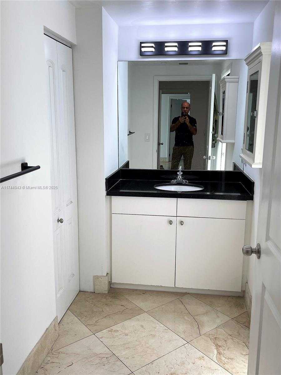 Small Image of 1250 SOUTH MIAMI AVE #2906, Miami Number 11