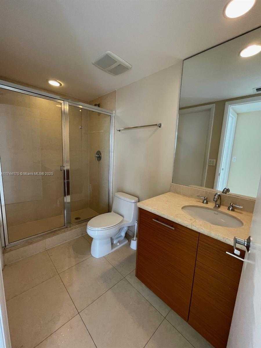 Small Image of 50 Biscayne Blvd, Miami, FL 33132, USA Number 10