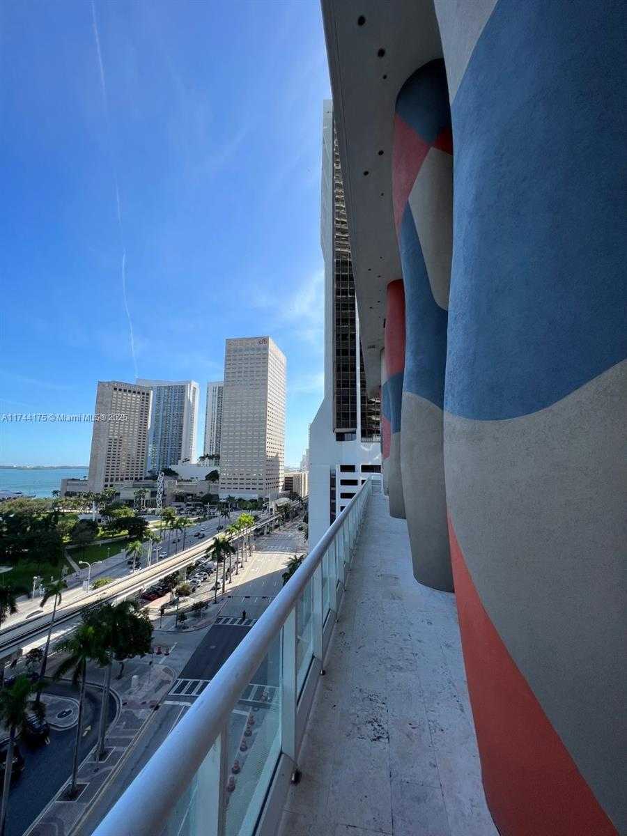 Small Image of 50 Biscayne Blvd, Miami, FL 33132, USA Number 16