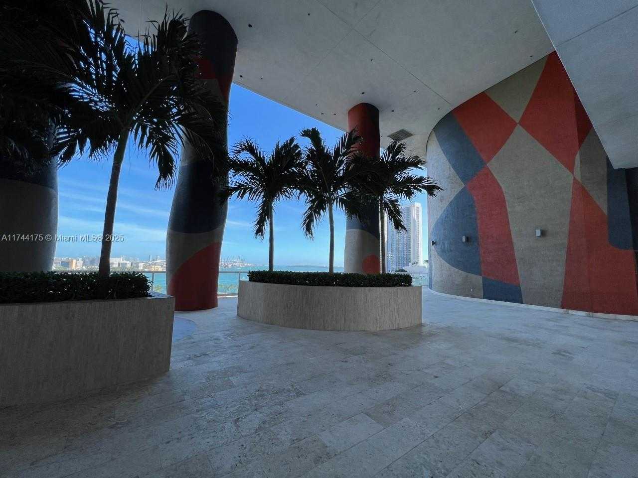 Small Image of 50 Biscayne Blvd, Miami, FL 33132, USA Number 18