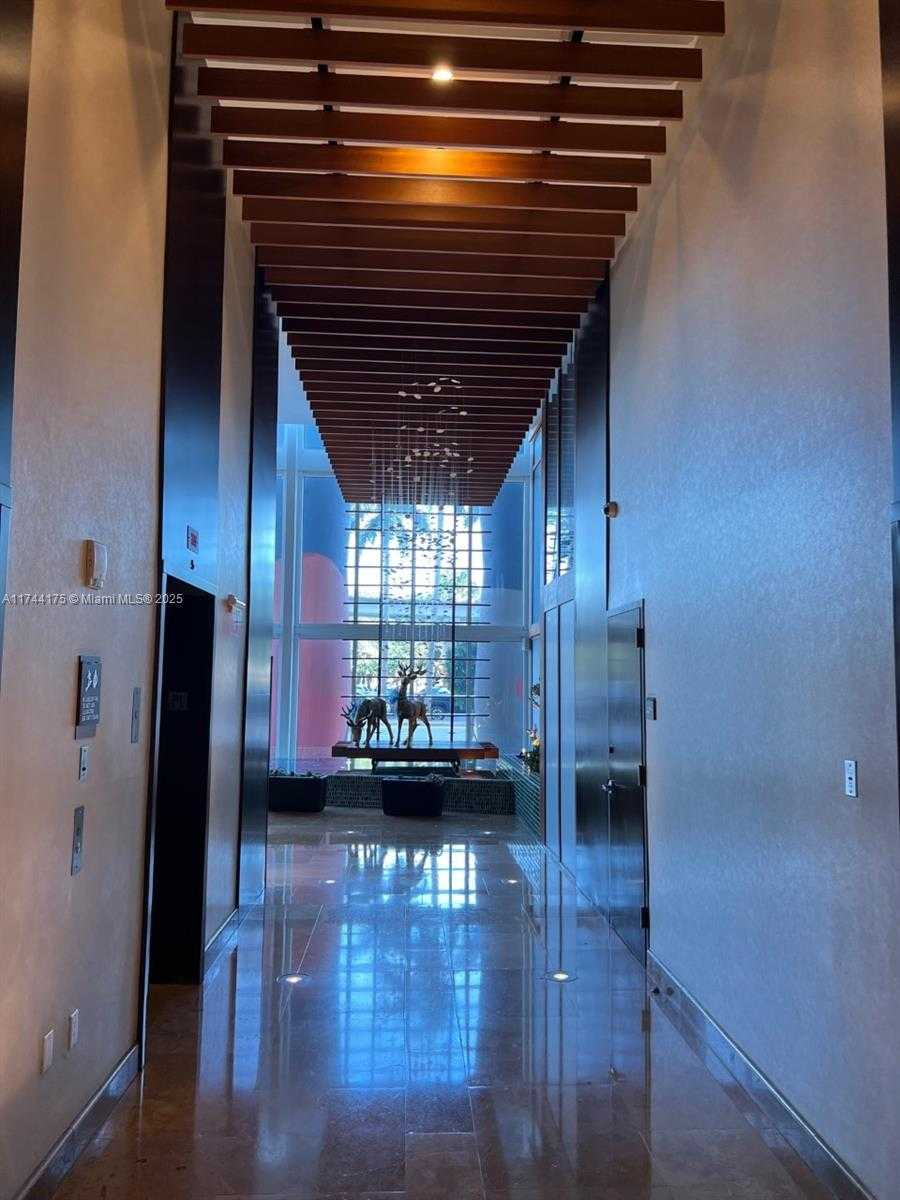 Small Image of 50 Biscayne Blvd, Miami, FL 33132, USA Number 19
