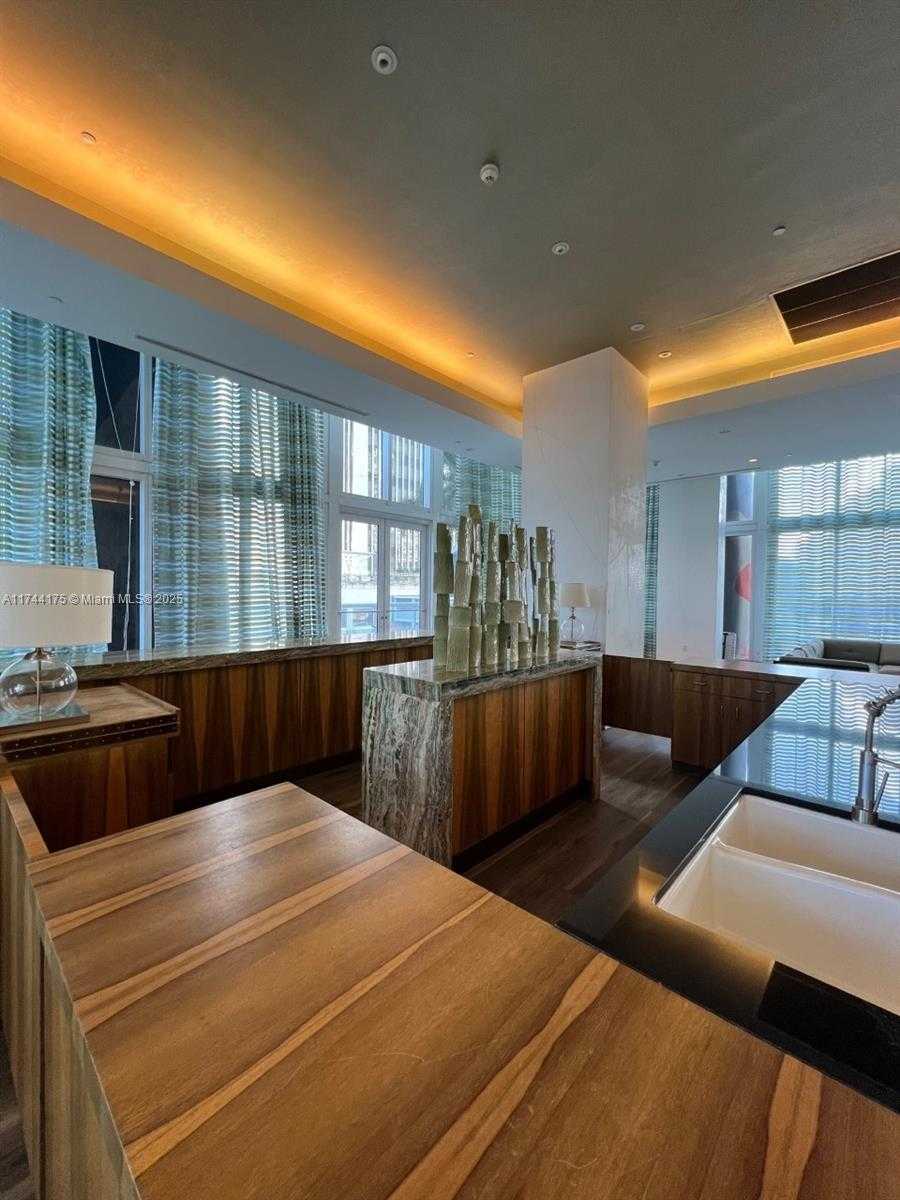 Small Image of 50 Biscayne Blvd, Miami, FL 33132, USA Number 21