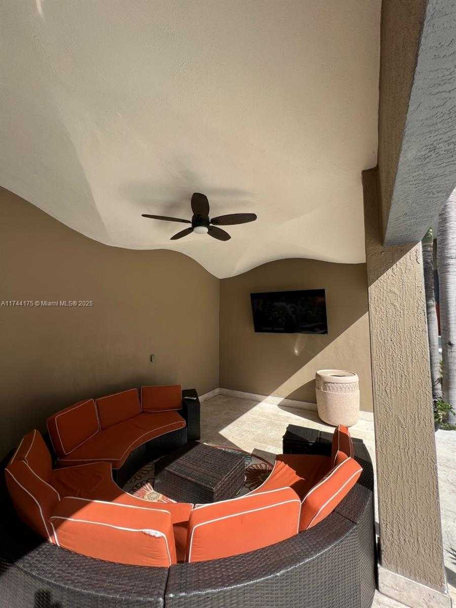 Small Image of 50 Biscayne Blvd, Miami, FL 33132, USA Number 24