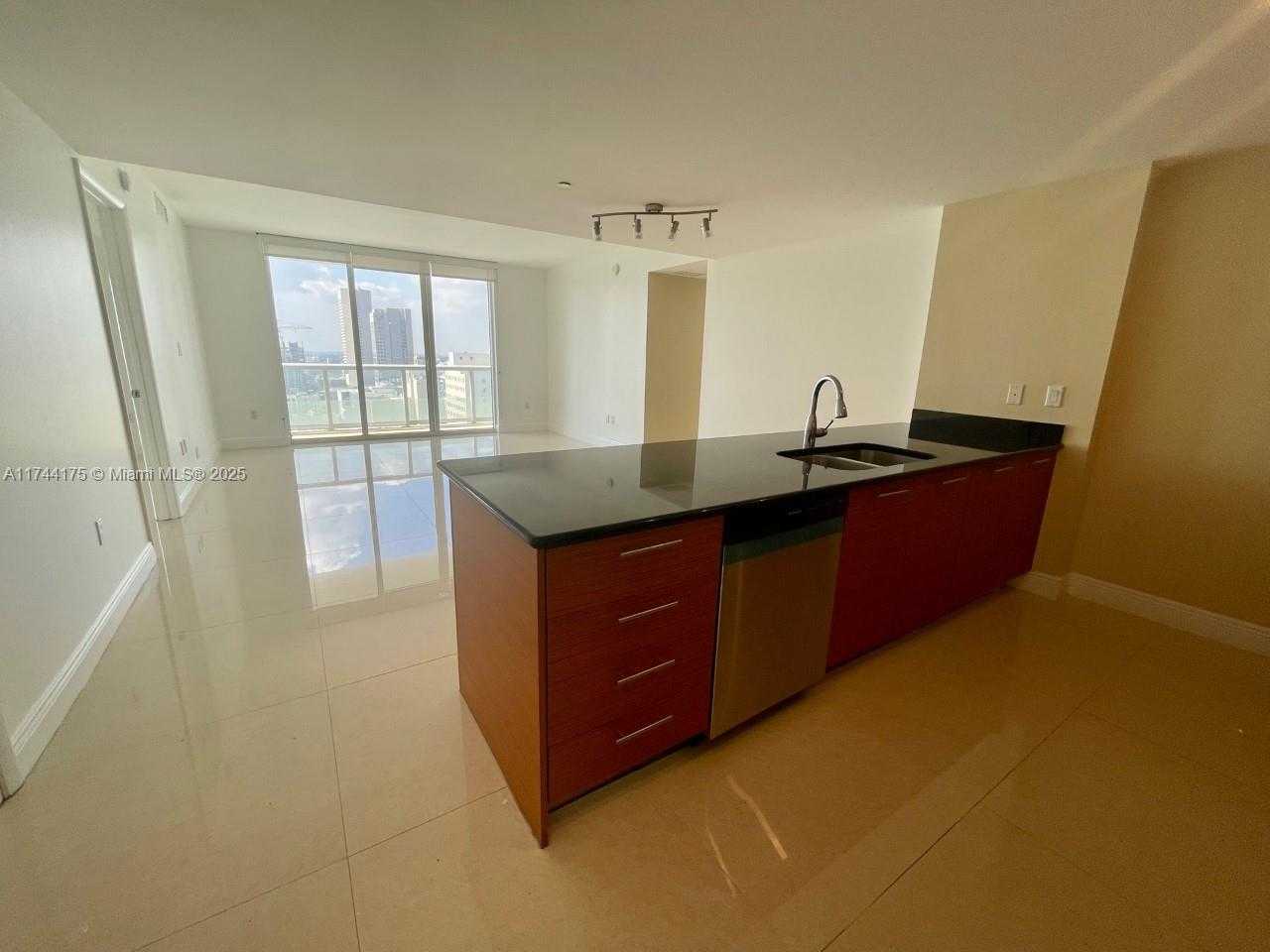 Small Image of 50 Biscayne Blvd, Miami, FL 33132, USA Number 3
